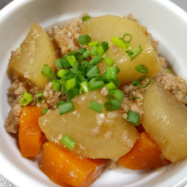 ストウブDe〜大根と人参の豚そぼろ煮